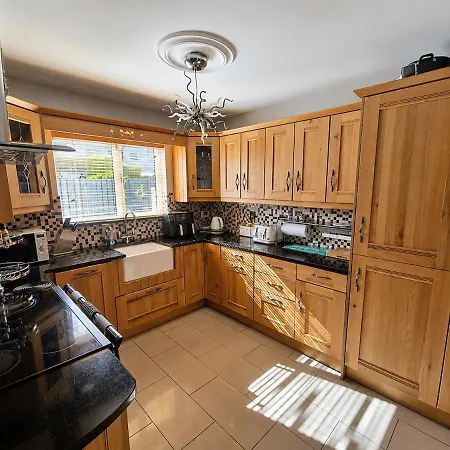 Entire With Private Garden & Parking In *